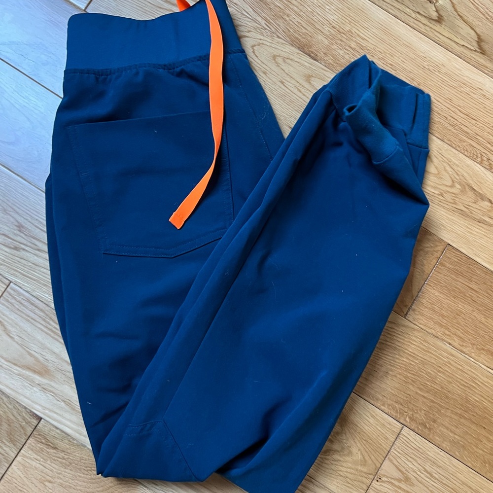Figs high waisted Zamora jogger size small petite in deep reef